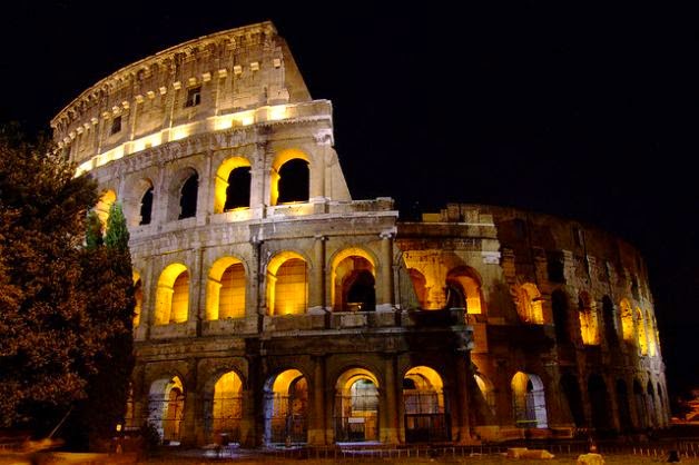 Colosseo-di-notte-Roma